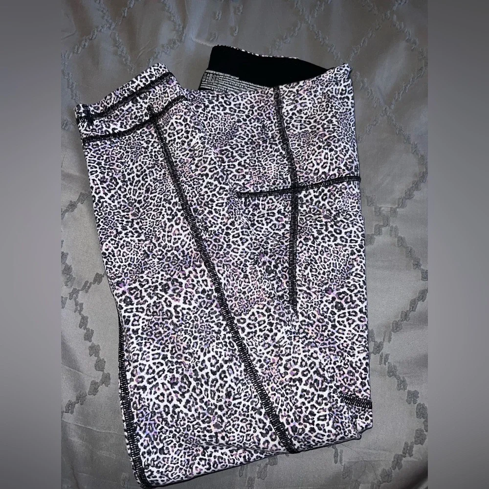 Victoria’s Secrets workout leggings - Picture 2 of 4